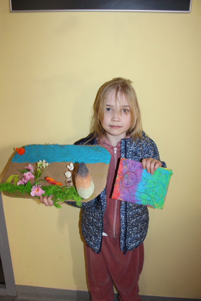 Już po raz drugi dzieci spotkały się na zajęciach Kółka Artystycznego aby ćwiczyć umiejętności plastyczne i dać popis swojej wyobraźni.